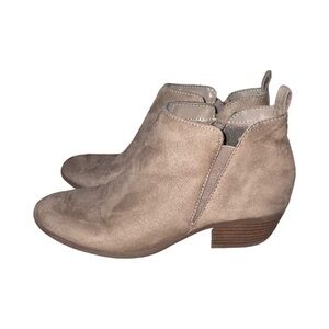 Chic Tan Ankle Booties